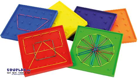 Geo Brett 6er Set 12,5 cm Gespannt auf die Form ... Geometrische Formen und Mandalas lassen sich mit Gummiringen in verschiedenen Größen auf den 6 Tafeln aufspannen. - Kisus e.K. - Kinder, Spiel und Spaß - Vorschule, Schule