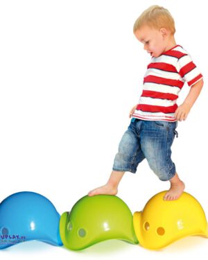 Unbegrenzte Spielmöglichkeiten Bilibo ist mehrfach preisgekrönt: hineinsetzen und herumkugeln, darüber balancieren, sich darunter verstecken, darauf setzen, als Sandspielzeug, im Planschbecken - und im Schnee... Bilibo bietet stundenlangen Spaß, drinnen und draußen - das ganze Jahr über.