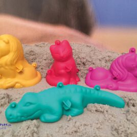 Sandform 3D klein, Indoor 4er Set Dreidimensionale Sandfiguren bauen ... Die 2-teiligen Sandformen machen es möglich: Form zusammenstecken, von unten mit feuchtem Sand befüllen, an gewünschter Stelle aufstellen und an den Griffen die Form durch Ziehen öffnen - schon ist das Sandtier fertig. - Kisus e.K. - Kinder, Spiel und Spaß - Kindergarten, KITA