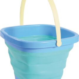 Faltbarer Eimer quadratisch Stabil und praktisch ... Für drinnen, draußen und zum Mitnehmen ist der faltbare Eimer mit Ausguss und stabilem Henkel ein praktisches Behältnis, um Wasser oder Sand zu transportieren oder bereitzustellen.