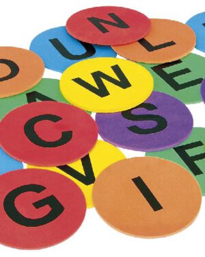 Bodenbuchstaben Vielseitig einsetzbar ... sind die Bodenbuchstaben und Bodenzahlen: Dank der rutschfesten Unterseite sind sie für Hüpf-, Springund Balancierspiele genauso geeignet wie für Gleichgewichts- und Kooperationsübungen. Bei Zahlen-, Wort- und Farbspielen wird gleichzeitig das Köpfchen trainiert. Beim Eierlauf über die Matten werden Geschicklichkeit, Balance und Koordination geschult.