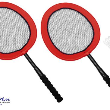 Mega Badminton Set Megagroß ist dieses Badminton-Spiel ... und sorgt für Mega-Spielspaß schon bei kleineren Kindern denn mit der großen Netzfläche wird der 20 cm große Federball leicht getroffen. - Kisus e.K. - Kinder, Spiel und Spaß