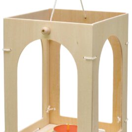 Holzlaterne Laterne, Laterne ... zum selbst Gestalten. Aus vier Seitenteilen mit Rundbogen, Schnur und Boden lässt sich eine stabile Holzlaterne basteln. Die Fenster können von innen mit farbigem Transparentpapier ausgekleidet werden. Teelicht rein - schon erstrahlt die Laterne für den Martinstag. - Kisus e.K. - Kinder, Spiel und Spaß - bastelbedarf, kindergarten, St. Martin, Pelzemertl, Pelzmertel