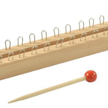 Strickstab Zum Schlauch- und Schalstricken ... Tischläufer, Puppensachen, Pulswärmer, Stirnbänder, einfach und doppelst gestrickte Schals - das alles kann man mit dem Strickstab herstellen - dabei wird wie mit einer Strickliesel gehäkelt. - Kisus e.K. - Kinder, Spiel und Spaß- bastelbedarf, schule, textilarbeit werken