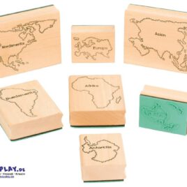 Stempel Weltkarte Bastle deine eigene Weltkarte: ... aus den sieben Stempeln, die die Konturen aller Kontinente und den Namen abdrucken; welcher liegt im Norden, welcher Kontinent westlich und südlich davon? Oder schreibe zu jedem Kontinent die Fläche und Anzahl der Einwohner - so kannst du sehen, welcher der größte oder wo die meisten Menschen leben. Die Kontinetne können farbig gestaltet und mit meerblauem Hintergrund miteinander verbunden werden. Toll auch als Gemeinschaftswerk - der Fantasie sind keine Grenzen gesetzt.