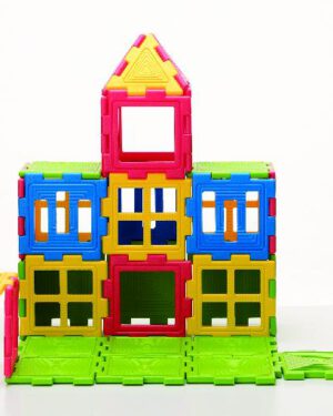 We-Blocks Mini, 56-tlg. Beim Bauen mit den farbenfrohen Elementen ... in verschiedenen Formen ist der Fantasie keine Grenze gesetzt. Kinder können spielend leicht geometrische 3D Gebilde wie zum Beispiel Würfel, Prismen und unzählig viele andere verschieden Konstruktionen bauen.