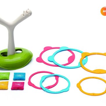 Twiggly Toss Der verrückte Wurfspaß für die ganz kleinen ... Ringwurf trainiert die Flexibilität der Handgelenk-Muskulatur und steigert die Zielgenauigkeit. Bohnensäckchen werfen verbessert die Auge-Hand-Koordination. Das eigenständige Zusammenbauen der Twiggle Toss fördert die Kreavitität. Das Spiel kann die Frustrationstoleranz der Kinder erhöhen. Fördert die Beobachtungsgabe und Aufmerksamkeit.