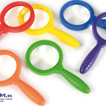 Lupen 6er Set Große Lupen für kleine Entdecker ... Die robusten Handlupen mit extra großem Durchmesser und 4,5-facher Vergrößerung sind perfekt für Kinder, um die Natur zu erforschen. 6 Farben. Kisus e-K- Kinder, Spiel und Spaß - Fach-Großhandel für Kindergarten, KITA und Schule