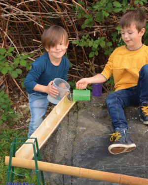 Bambus Rinnen 4er Set Natürliche Wasserrinnen ... Im Nu ist aus den vier Bambus Rinnen eine Wasserbahn gebaut und dann heißt es: Wasser marsch! - Kisus e.K. - Kinder, Spiel und Spaß - Fachgroßhandel für Kita, Kindergarten, Hort und Schule
