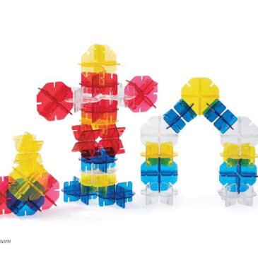 Crystal Spectrum Blocks Bausteine - perfekt für Lichtspiele und sensorische Erfahrungen ... Die Bausteine in Schneeflocken-Form ermöglichen viele Steckverbindungen. Die sechs doppelseitigen Spielkarten liefern dazu inspirierende Ideen. Überlagern sich die transparenten Bausteine, so entstehen tolle Farbmischungen aus Gelb, Rot und Blau. Diese kommen besonders gut auf einer leuchtenden Unterlage zur Geltung. Das Spiel fördert die Hand-Auge-Koordination, Feinmotorik, Kreativität und räumliches Denken.