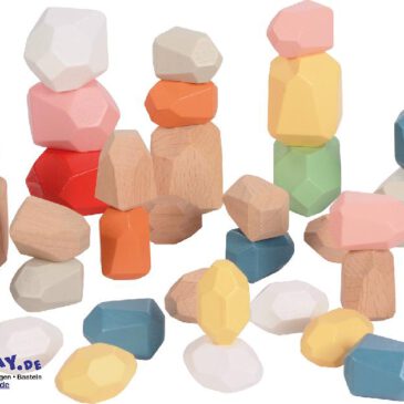 Wackelblocks 36er Set Bausteine für Fortgeschrittene Die Holzbausteine in 6 Varianten machen das Stapeln ein bisschen knifflig. Durch ihre besondere Formgebung mit 18 bzw. 20 Seiten und unterschiedlich großen Auflageflächen können die Steine stehend oder liegend übereinander kombiniert werden ... bis der Turm so wackelig ist, dass das Bauwerk einstürzt. Beim Konstruieren sind Köpfchen und Fingerspitzengefühl gefragt. - Kisus e.K. - Kinder, Spiel und Spaß - Fachgroßhandel für Kindergartenausstattung, Spielwaren und Bastelbedarf