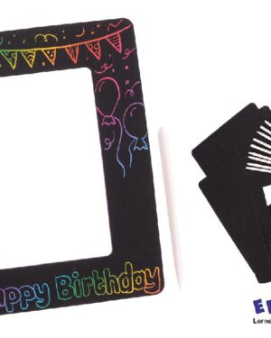 Scratch Magic Bilderrahmen 10er Set Kleine Kunstwerke im Nu Die Bilderrahmen haben eine mattschwarze Oberfläche. Durch Ritzen mit den beiliegenden Griffeln kommen die darunter liegenden Farben zum Vorschein. Ganz ohne Farbkleckserei erzielen selbst kleine Kinder schnell tolle Ergebnisse.