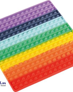Motorik-Drück-Brett Regenbogen 30 cm Kinderleicht die motorischen Fähigkeiten fördern ... Die Bubbles in Regenbogenfarben zum Ploppen zu bringen ist nicht nur lustig für Kinder: Sie konzentrieren sich gerne auf das entspannende Spiel und entwickeln zugleich ihre Fingermotorik. Das Board kann mit Wasser und Spülmittel gereinigt werden. Kisus e.K. - Kinder, Spiel und Spaß - Fachgroßhandel für Kindergartenausstattung, Spielwaren und Bastelbedarf