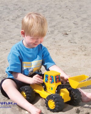 Radlader Per Hebel Sand aufnehmen und abkippen ... Schnell haben die Kids den Dreh raus, wie sie mit dem Hebel die Schaufel steuern, um Sand und anderes Baumaterial damit aufzunehmen und am Zielort wieder abzuladen. Kisus e.K. - Kinder, Spiel und Spaß FAchgroßhandel für Kindergartenausstattung, Spielwaren und Bastelbedarf