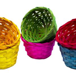 Bambus Körbchen 6er Set farbig Umweltfreundliche Helferlein ... zum Aufbewahren und Sortieren. Perfekt für allerhand von Bastelmaterial oder auch als Geschenkkörbe für den Kindergeburtstag sind sie immer eine schöne und praktische Idee. Ruck zuck sind ein paar Blumen und Herzen aus Karton, Filz,... angeklebt und fertig ist das selbst gestaltete Körbchen. Kisus e.K. - Kinder, Spiel und Spaß - Großhandel für Kita, Kindergarten, Krippe und Schule