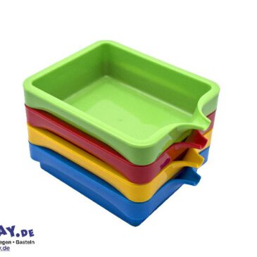 Farbspar-Schalen 4er Set 4 farbenfrohe Kunststoffschalen mit Ausgießer ... Fülle Farbe oder andere Bastelmaterialien in die Schalen, um sie zu verwenden, und lege die nicht verwendete Farbe und die Materialien anschließend wieder in ihre Behälter zurück, um Verschwendung zu vermeiden. Ideal für Farbe, aber auch für andere Bastelmaterialien wie Sand, Glitter, Pailletten und Perlen. Stabil und abwaschbar.