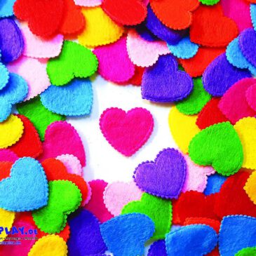 Bunte Filz-Herzen 100er Set 100 Filz Herzen ... in leuchtenden Farben. Diese Herzen sind eine ideale Ergänzung für eine Vielzahl von Bastelaktivitäten. Sie können zu einer Collage hinzugefügt oder als Verzierungen verwendet werden. Sie können angenäht oder auf Stoff oder Karton geklebt werden. Kisus e.K. - Kinder, Spiel und Spaß - Großhandel für Bastelbedarf - filzherz, filzherzen