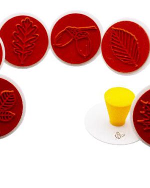 Blätterstempel - Bäume, Blätter und Früchte ... Diese Naturstempel hinterlassen nicht nur auf Papier ordentlich Eindruck sondern auch in kleinen Holzköpfen, bis sich das Wissen über Bäume und deren Blätter und Früchte gefestigt hat. Inhalt: je 5 Blätter- Stempel und 5 Früchte-Stempel der jeweiligen Bäume. Inkl. Anleitung und Infos zu den Bäumen. - Kisus e.K. Kinder, Spiel und spaß