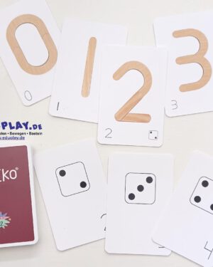 Zahlen Spielkarten Ein perfektes Kartenspiel ... zum Spielen und Lernen von Zahlen, Geometrie und Zählmethoden. Lege Zahlen und übe das Rechnen mit den Karten. Inhalt: 55 Spielkarten davon 20 mit Zahlen, 20 mit Zahlenfeldern, 7 Zählmethoden, 5 geometrische Figuren und 3 Monster. - Kisus e.K.- Kinder, Spiel und Spaß - Großhandel für Kita, Kindergarten, Vorschule, Hort und Schule