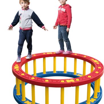 Balancierrad Klettern, krabbeln, balancieren ... Aus drei einzeln Elementen kann ein immer wieder neuer Parcours gestaltet werden, um Kinder ganzheitlich in ihrer motorischen Entwicklung zu fördern. Mittels Brücke lassen sich Balancierrad und Klettertriangel bzw. gleiche Teile über die Sprossen fest verbinden.