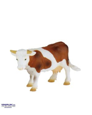 Kuh braun/weiss Spielfigur Das weibliche Hausrind nennt man Kuh ... Die Kühe sind Herdentiere und leben im Sommer im Freien. Sie fressen und verdauen fast den ganzen Tag. Den Winter verbringen sie im warmen Stall, wo sie mit Heu und Getreide gefüttert werden. Kühe fressen am Tag mehr als 50 kg Gras und können bis zu 180 l Wasser trinken. Deshalb können sie auch bis zu 30 l Milch am Tag geben, d.h. sie werden jeden Tag bis zu zweimal gemolken. Die Kuh gibt Milch um ihr Kälbchen zu säugen. Kuhmilch ist sehr nahrhaft und die Kälber wachsen schnell heran. Die PVC-freie Spielfigur ist naturgetreu von Hand bemalt. Mit dem Gütesiegel SPIEL GUT ausgezeichnet