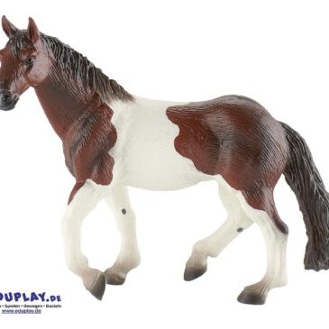 Pferd Spielfigur Paint Horses haben ihren Ursprung in den USA ... sie sind so genannte Western-Pferde. Durch ihren kompakten, wendigen Körperbau von mittlerer Größe und die stark ausgeprägte Muskulatur eignen sie sich ideal für Kurzstreckenrennen, Westernreitdisziplinen und die Rancharbeit. Paint Horses lassen sich leicht reiten, sind nervenstark und von gutmütigem Charakter. Die naturgetreue Darstellung der Figur zeigt die Paint Horse Stute mit Tobiano Scheckmuster. Die Spielfigur wird aus PVC-freiem Material hergestellt. Mit dem Gütesiegel SPIEL GUT ausgezeichnet.