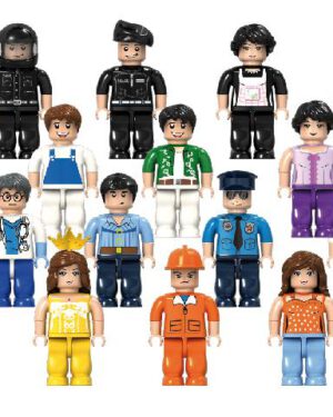 Klemmbaustein-Set Minifiguren 20 Stück 20 individuelle Spielfiguren für spannende Rollenspiele ... Ob Astronaut, Bauarbeiter, Rennfahrer, Arzt, Prinzessin, Gärtner oder andere Charaktere - die abwechslungsreichen Figuren regen die Fantasie an und fördern kreative Geschichten und Interaktionen. Dank der passgenauen Gestaltung lassen sich die Figuren nahtlos in bestehende Bauprojekte integrieren und ermöglichen vielseitige Spielideen. Das robuste Material ist perfekt für den Einsatz im Kindergarten geeignet und unterstützt soziale Interaktionen sowie das spielerische Lernen. Inkl. Aufbewahrungsbox.