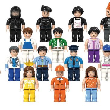 Klemmbaustein-Set Minifiguren 20 Stück 20 individuelle Spielfiguren für spannende Rollenspiele ... Ob Astronaut, Bauarbeiter, Rennfahrer, Arzt, Prinzessin, Gärtner oder andere Charaktere - die abwechslungsreichen Figuren regen die Fantasie an und fördern kreative Geschichten und Interaktionen. Dank der passgenauen Gestaltung lassen sich die Figuren nahtlos in bestehende Bauprojekte integrieren und ermöglichen vielseitige Spielideen. Das robuste Material ist perfekt für den Einsatz im Kindergarten geeignet und unterstützt soziale Interaktionen sowie das spielerische Lernen. Inkl. Aufbewahrungsbox.