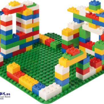 Klemmbaustein-Set Junior Basis KIGA 122 Teile Mit klassischen großen Klemmbausteinen kombinierbar ... Figuren, Häuser und fantasievolle Bauwerke können schon kleinere Kinder mit diesen großen Bausteinen konstruieren. Die Bausteine in 5 Farben und zwei Höhen haben 4, 8 oder 12 Noppen und sind kompatibel mit Klemmbausteinen anderer Hersteller. Inkl. 2 grüne Bauplatten mit 24 x 24 Noppen.