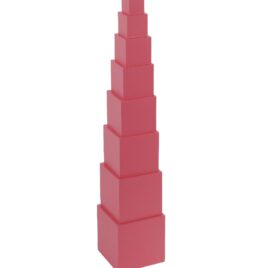 Montessori Rosa Turm Verständnis für Größen und Volumen entwickeln ... Der Rosa Turm fördert auf spielerische Weise die visuelle Wahrnehmung und das Verständnis von Größenverhältnissen. Kinder stapeln die zehn Würfel, um einen harmonischen Turm zu bauen, und lernen dabei Begriffe wie größer und kleiner sowie grundlegende Konzepte der Geometrie und des Volumens. Durch verschiedene Übungen wird die Feinmotorik gestärkt, während das eigenständige Entdecken von Kombinationen und Mustern die Kreativität anregt. Der Rosa Turm bietet vielseitige Einsatzmöglichkeiten und kann mit anderen Montessori-Materialien kombiniert werden. Die Würfel sind mit umweltfreundlicher, matter rosa Lackierung versehen.