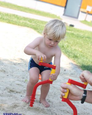 Sandbohrer Drilli Löcher in den Sand bohren ... Dieser robuste Sandbohrer aus hochwertigem Kunststoff ermöglicht Kindern, spielerisch den Umgang mit Werkzeug zu entdecken. Beim Bohren im Sandkasten werden Fein- und Grobmotorik sowie der natürliche Forscherdrang gefördert. Ein vielseitiges Sandspielzeug, das kleinen Entdeckern großen Spaß bereitet. - Kisus e.K. - Kinder, Spiel und Spaß - Fach-Großhandel für Kindergarten, Kita, Krippe, Hort und Schule