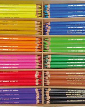 belcolART Farb Gigant Grundfarben 12 Farben 180 Stifte Sechskant Farbstifte mit weicher, extra dicker Mine ... Die belcolART Farb Giganten mit der Goldkappe haben eine qualitativ hochwertige, extra dicke, weiche Mine, die auf dem Papier eine leuchtende kräftige Farbspur hinterlässe. Die Farben lassen sich übereinander auftragen und so zu verschiedensten Farbnuancen mischen. Die Sechskantform bietet Kindern eine flexible Handhaltung, was ältere Kinder bevorzugen könnten, die ihren eigenen Griffstil entwickelt haben. Jeweils 15 Stifte pro Farbe im recyceltem Karton: gelb, orange, rosa, rot, violett, hellblau, ultramarin, hellgrün, dunkelgrün, schwarz, ocker, braun.