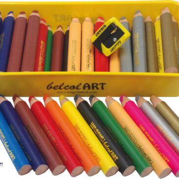 belcolART Farb Gigant 3in1 4 x 12 Farben Buntstift, Aquarellstift und Wachsmalkreide in einem ... Der belcolART 3 in 1 FARB GIGANT vereint Holzbuntstift, Aquarellmaler und Wachsmaler in einem Stift. Der dreikantige Farb Gigant hat eine besonders weiche, bruchfeste und extra dicke Mine: 10 mm. Die Farben in Premium-Qualität haben eine hohe Farbbrillanz und einen weichen Farbabstrich. Damit zaubern Kinder farbkräftige, leuchtende Bilder auf Papier, Pappe, Karton, Holz, u.v.m. Die Farben sind mit Wasser vermalbar. Die Dreikantstifte sind lackiert. 12 Farben, in der praktischen Stiftebox mit Spitzer. Farben: grün, hellblau, blau, pink, hautfarbig, rot, orange, gelb, braun, schwarz, silber, gold.