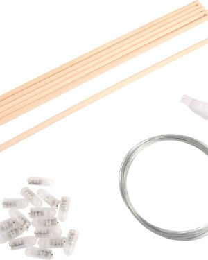Passend für Laternen in jeder Größe ... Denn mit diesem Do-it-yourself-Set können Sie die Länge des Drahtes und des Fadens für das LED-Lämpchen flexibel anpassen - für sicheren Laternenspaß im Kita-Alltag. Set: 12 Holzstäbe, 12 LED Lämpchen inkl. Batterien, Draht und Bindfaden. DIY Holzlaternenstab LED 12er Set